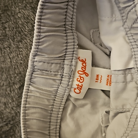 Cat & jack Light gray shorts size 18M - Picture 3 of 5